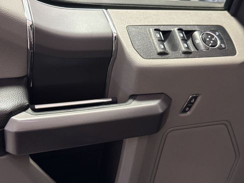 Used 2019 Ford F150 XLT w/ Equipment Group 302A Luxury AWD/4WD image 16