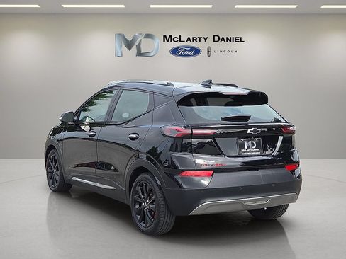 Used 2023 Chevrolet Bolt EUV Premier w/ Sun & Sound Package FWD image 4