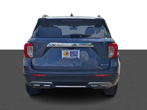 Used 2021 Ford Explorer XLT w/ Equipment Group 202A image 5