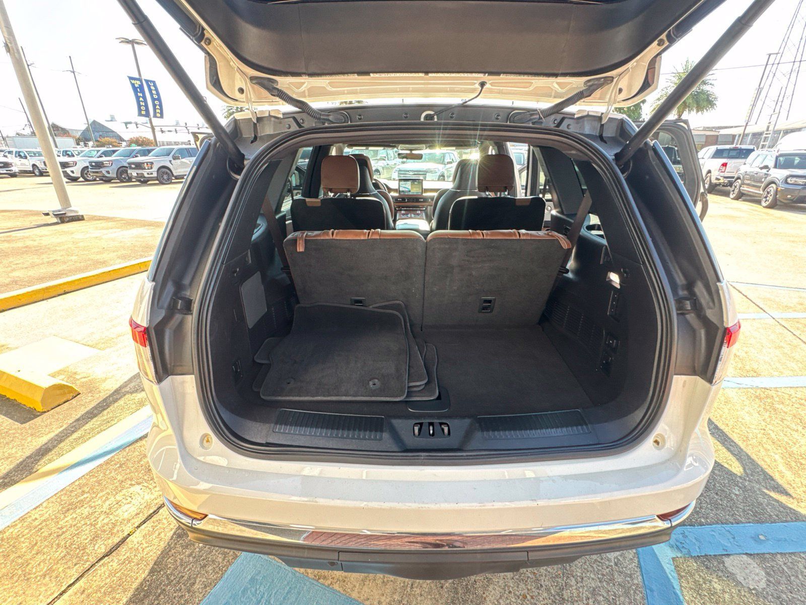 Used 2022 Lincoln Aviator Reserve w/ Equipment Group 201A AWD/4WD image 32