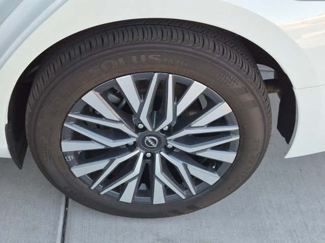 Used 2025 Nissan Altima 2.5 SV FWD image 14