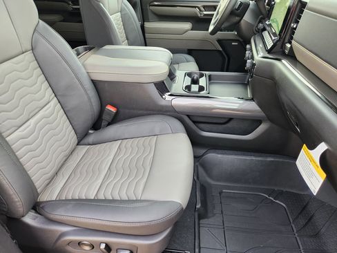 New 2026 Chevrolet Silverado 2500 ZR2 image 18