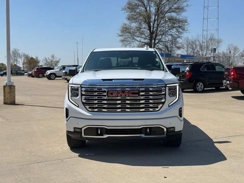 Used 2022 GMC Sierra 1500 Denali w/ Denali Reserve Package AWD/4WD image 2
