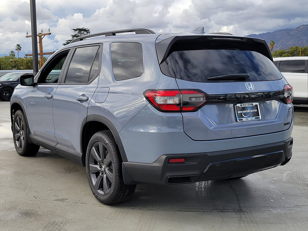 New 2026 Honda Pilot Sport image 3