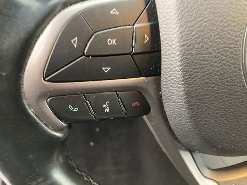 Used 2020 Jeep Grand Cherokee Laredo image 40