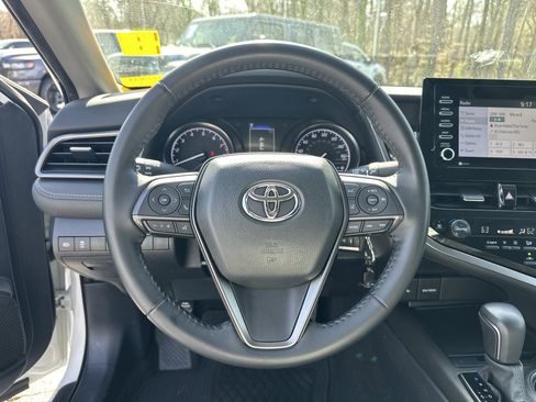 Used 2022 Toyota Camry SE image 25
