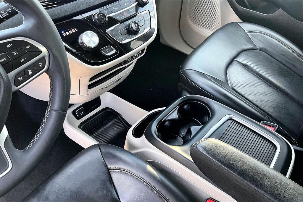 Used 2023 Chrysler Pacifica Touring-L FWD image 15