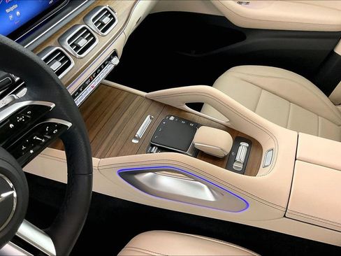 Used 2026 Mercedes-Benz GLS 450 4MATIC image 12