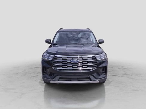 Used 2025 Ford Explorer Active AWD/4WD image 3