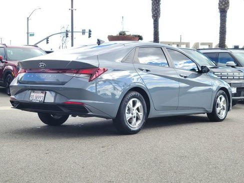 Certified 2023 Hyundai Elantra SE image 2