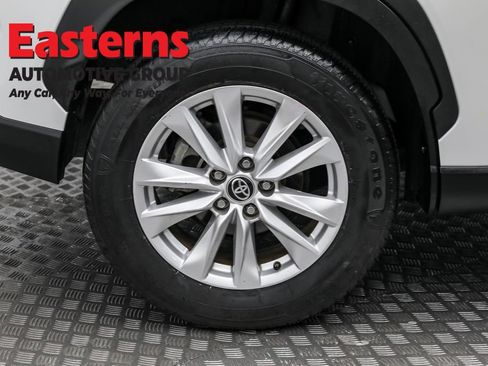 Used 2023 Toyota Corolla Cross LE image 28