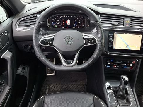 Used 2023 Volkswagen Tiguan SEL R-Line AWD/4WD image 2