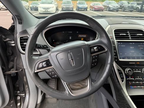 Used 2019 Lincoln Nautilus Reserve FWD image 16
