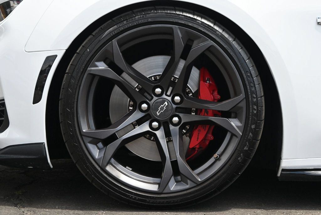 Used 2020 Chevrolet Camaro SS RWD image 9