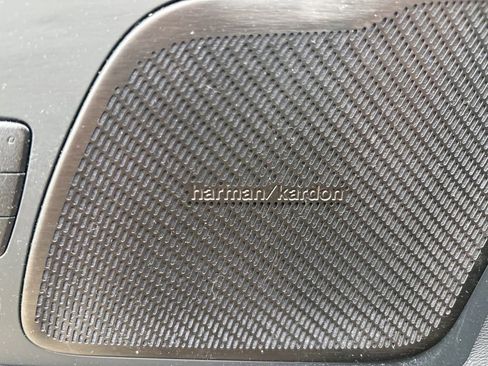 Certified 2024 Volvo XC60 T8 Ultimate w/ Protection Package Premier image 16