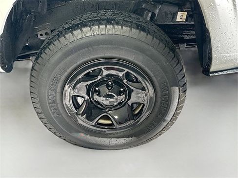 Used 2019 Toyota Tacoma SR w/ SR Convenience Package image 28