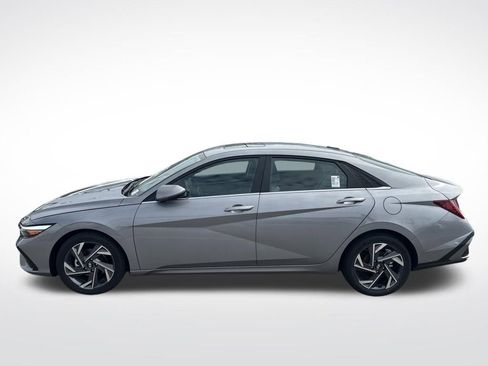 Used 2025 Hyundai Elantra Limited FWD image 8