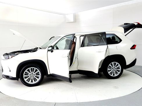 Used 2024 Toyota Grand Highlander Platinum image 10