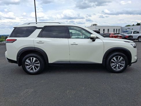 Used 2022 Nissan Pathfinder SL AWD/4WD image 7