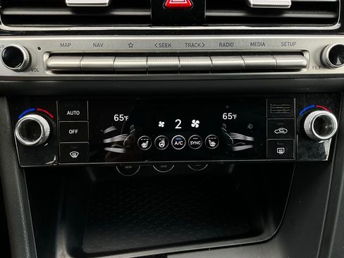 Used 2025 Genesis G70 2.5T image 26