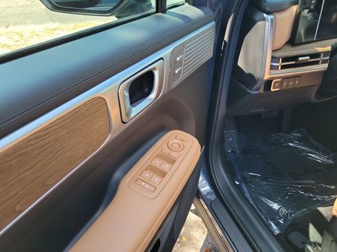 Used 2025 Hyundai Santa Fe Limited image 10