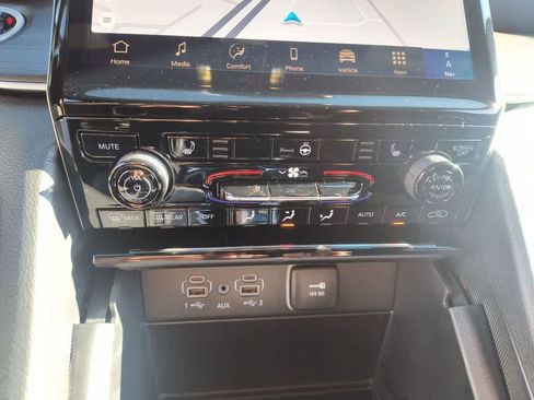 New 2025 Jeep Grand Cherokee L Limited w/ Trailer Tow Package image 19