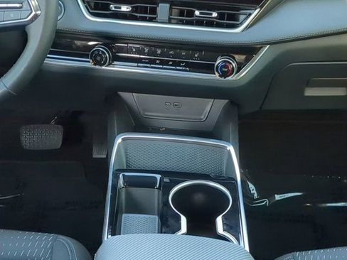 Used 2025 Chevrolet Equinox LT image 18