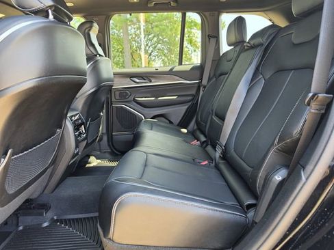 Used 2023 Jeep Grand Cherokee Overland w/ Luxury Tech Group IV RWD image 21
