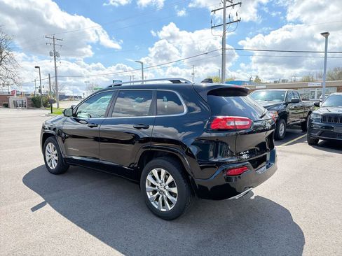 Used 2017 Jeep Cherokee Overland w/ Technology Group image 11