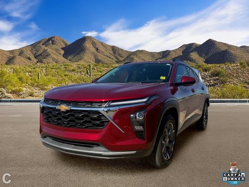 Certified 2025 Chevrolet Trax LT w/ Driver Confidence Package FWD image 2