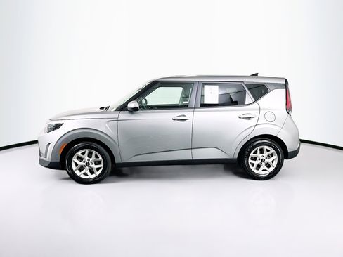 Used 2025 Kia Soul LX w/ LX Technology Package image 4
