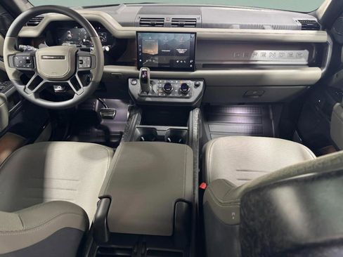 Used 2025 Land Rover Defender 110 image 14