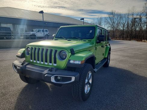 Used 2018 Jeep Wrangler Unlimited Sahara image 2
