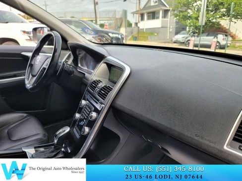 Used 2015 Volvo XC60 T6 w/ Proximity Package AWD/4WD image 18