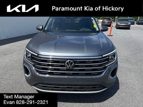 Used 2025 Volkswagen Atlas SEL AWD/4WD image 2