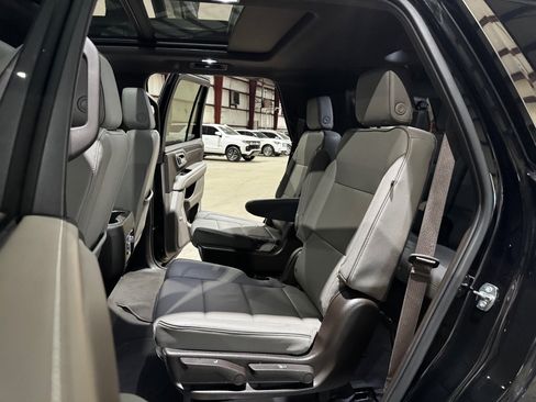 Used 2023 GMC Yukon SLT image 17