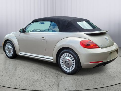 Used 2015 Volkswagen Beetle 1.8T FWD image 4