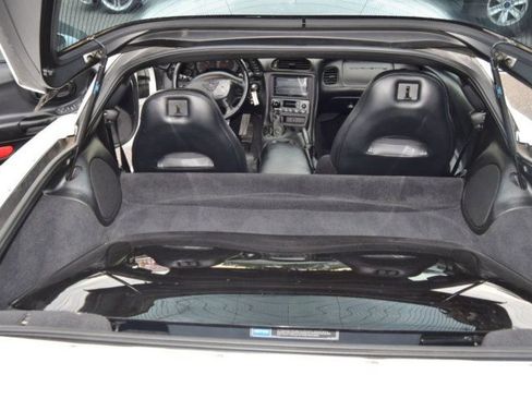 Used 2004 Chevrolet Corvette Coupe w/ Preferred Equipment Group RWD image 7