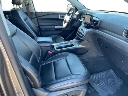 Used 2021 Ford Explorer XLT w/ Equipment Group 202A image 15