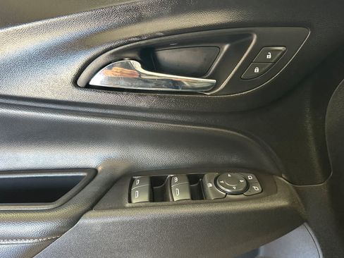 Used 2018 Chevrolet Equinox Premier FWD image 13
