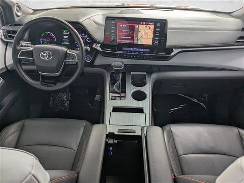 Used 2021 Toyota Sienna XSE w/ XSE Plus Package image 18