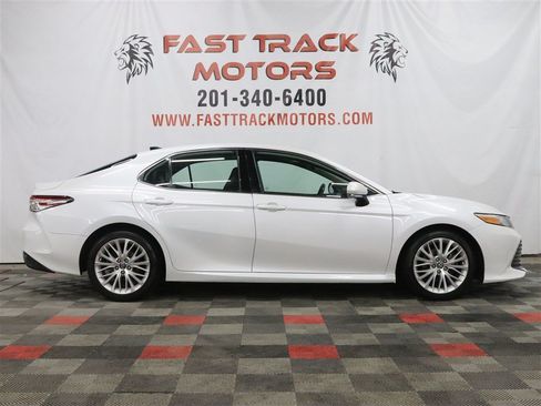 Used 2020 Toyota Camry XLE FWD image 4