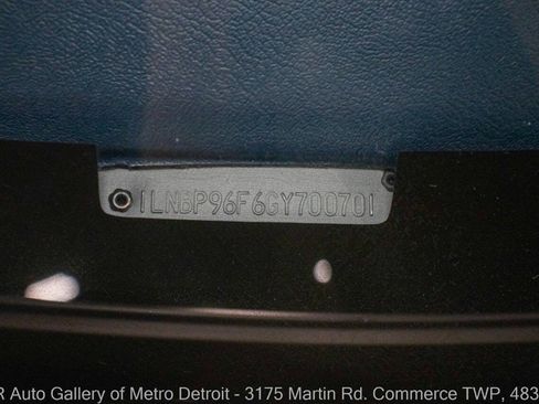 Used 1986 Lincoln Town Car image 17