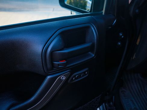 Used 2016 Jeep Wrangler Sport image 15