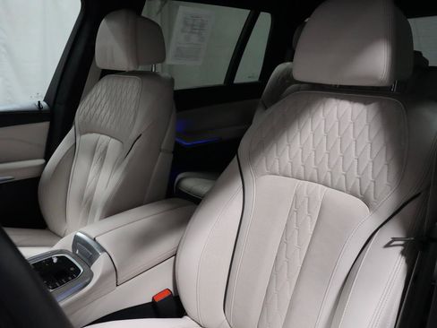 Used 2024 BMW X7 xDrive40i w/ M Sport Package image 4