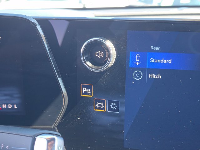 Used 2026 Chevrolet Traverse LT FWD image 20