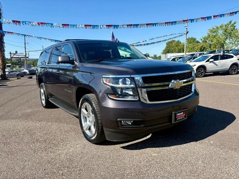 Used 2016 Chevrolet Suburban LT w/ Luxury Package AWD/4WD image 7