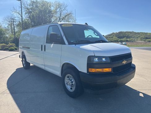 Used 2025 Chevrolet Express 2500 Extended w/ Driver Convenience Package RWD image 3
