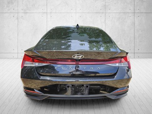 Used 2023 Hyundai Elantra SEL w/ Convenience Package FWD image 9