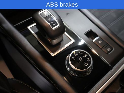 Used 2024 Mitsubishi Outlander SE image 8